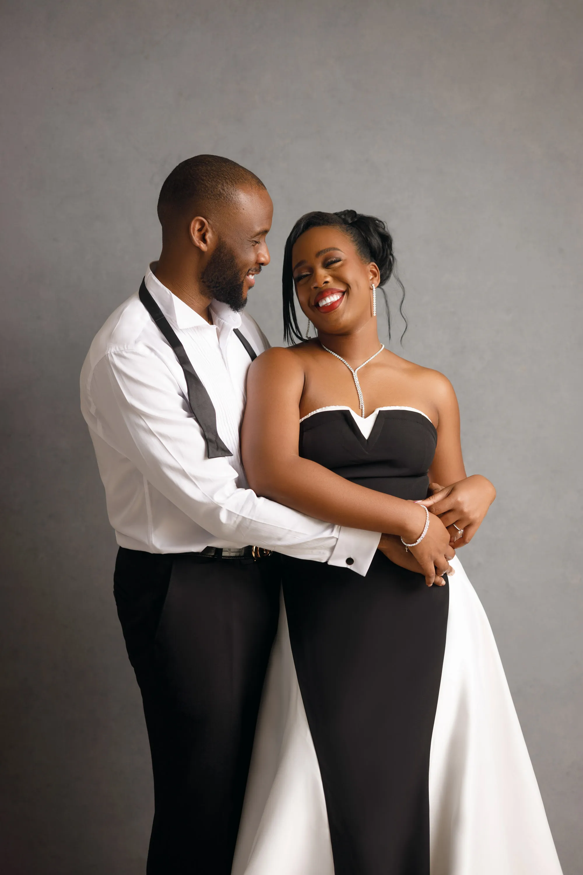 A beautiful portrait of the bride with her bridesmaids.